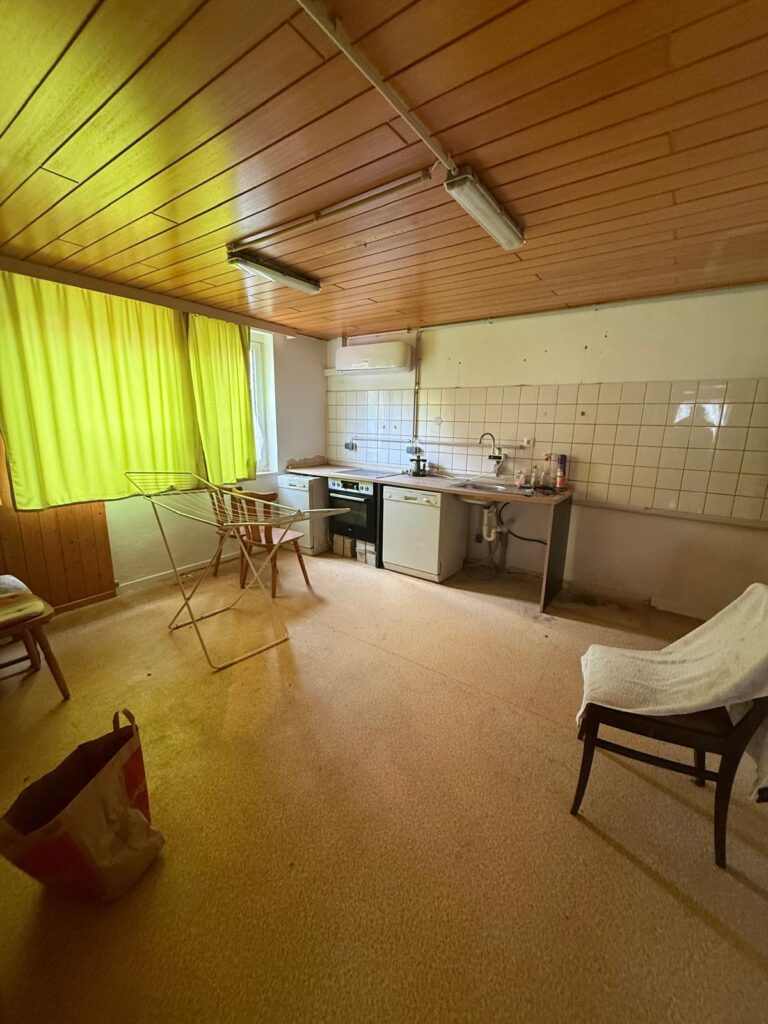 Handwerker aufgepasst! Sanierungsbedürftiges 1–2 Familienhaus mit Potenzial