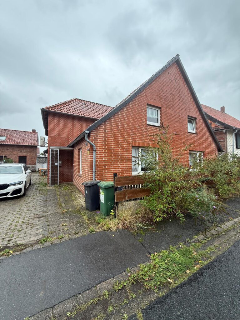 Handwerker aufgepasst! Sanierungsbedürftiges 1–2 Familienhaus mit Potenzial