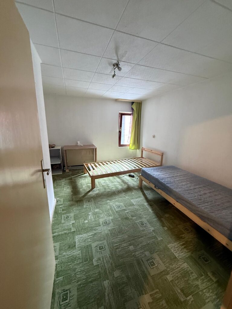 Handwerker aufgepasst! Sanierungsbedürftiges 1–2 Familienhaus mit Potenzial