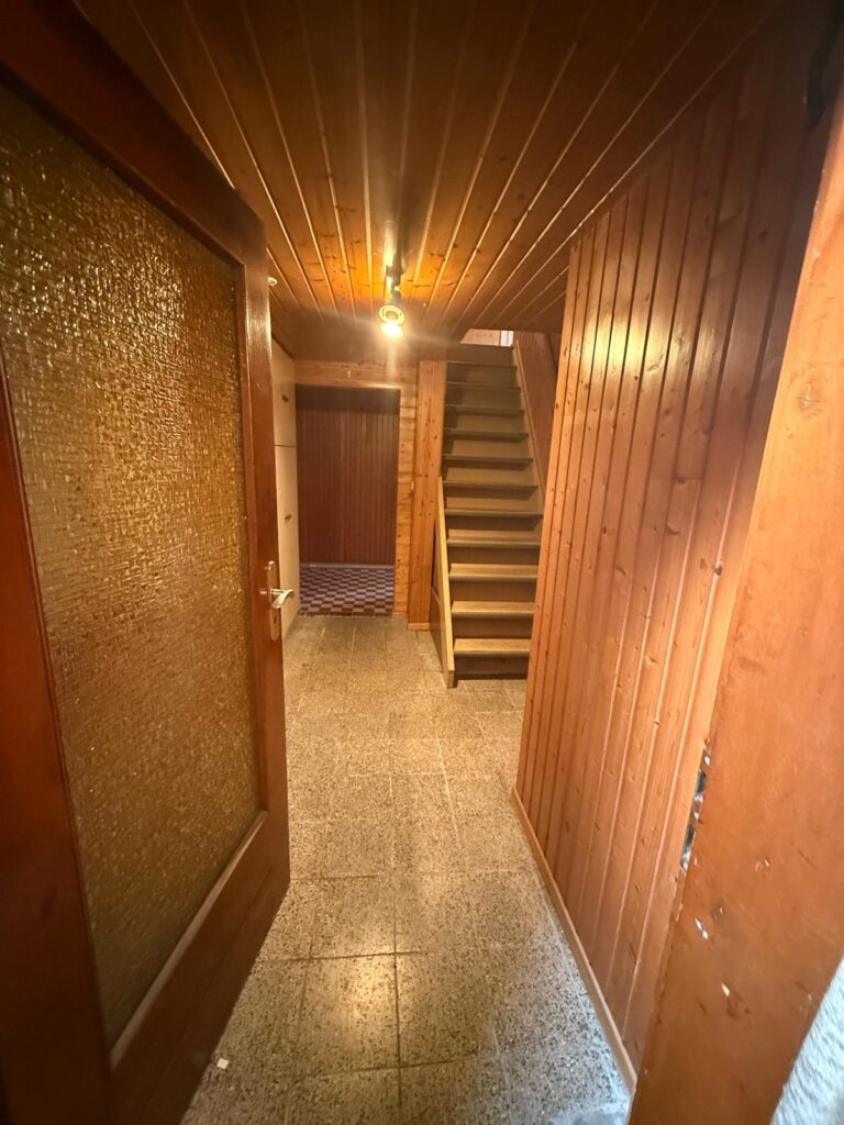 Handwerker aufgepasst! Sanierungsbedürftiges 1–2 Familienhaus mit Potenzial