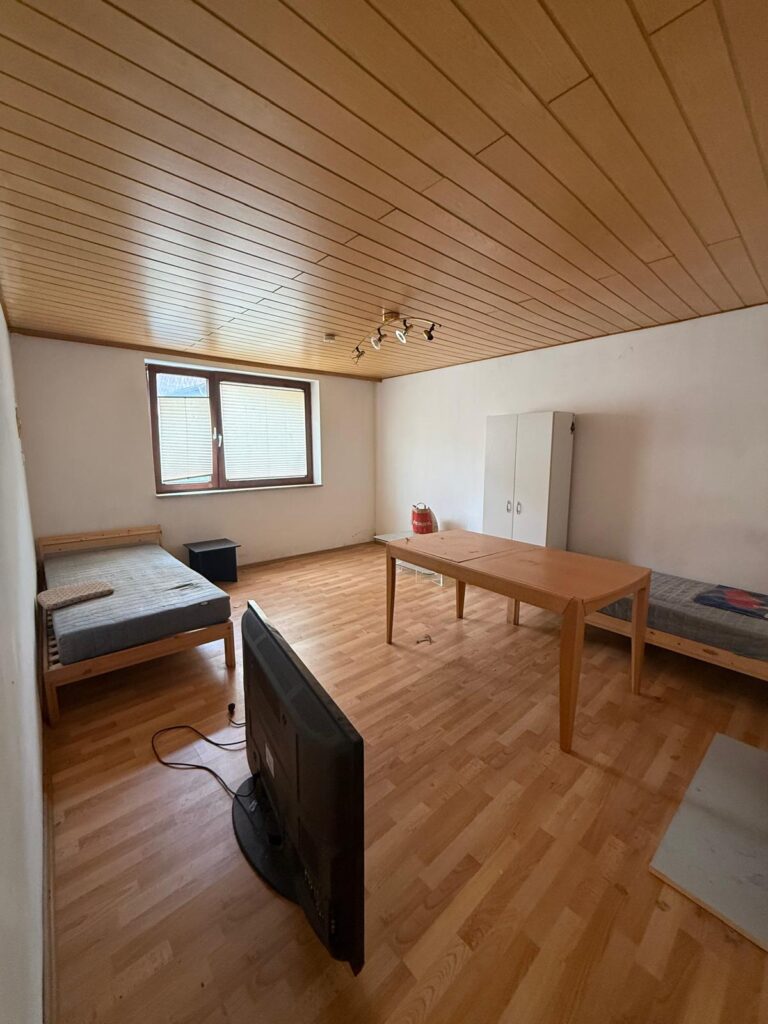 Handwerker aufgepasst! Sanierungsbedürftiges 1–2 Familienhaus mit Potenzial