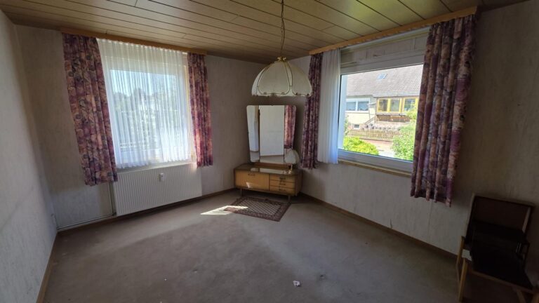 Zweifamilienhaus mit Ausbaureserve, Doppelgarage und problemlos zum EFM umbaubar in Groß Lafferde
