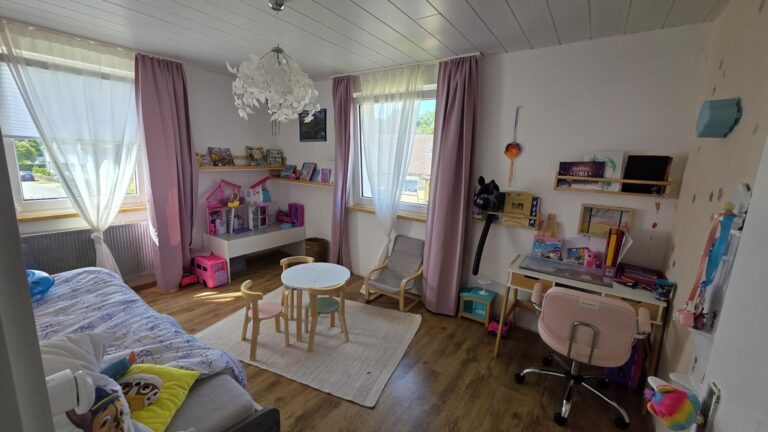 Zweifamilienhaus mit Ausbaureserve, Doppelgarage und problemlos zum EFM umbaubar in Groß Lafferde